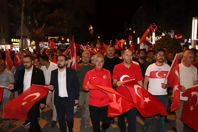 Niğde'de 30 Ağustos Zafer Bayramı'nda Fener Alayı Düzenlendi