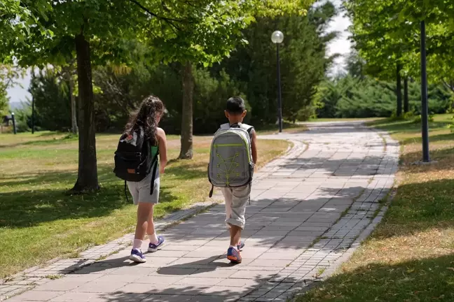 Çocuklarda Uygunsuz Çanta Kullanımı Kas-İskelet Sorunlarına Yol Açıyor