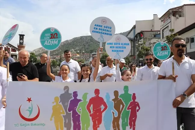 Amasya'da Sağlık Çalışanları Sağlıklı Hayat Yürüyüşü Gerçekleştirdi