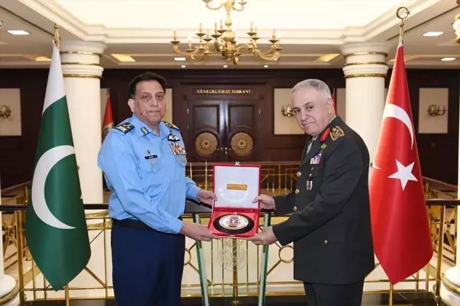 Genelkurmay Başkanı Orgeneral Metin Gürak, Pakistan Hava Kuvvetleri Komutanı Orgeneral Zaheer Ahmad Baber Sidhu'yu kabul etti