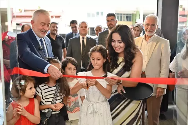 9 Yaşındaki Nurgül Kaya'nın İlk Kişisel Resim Sergisi