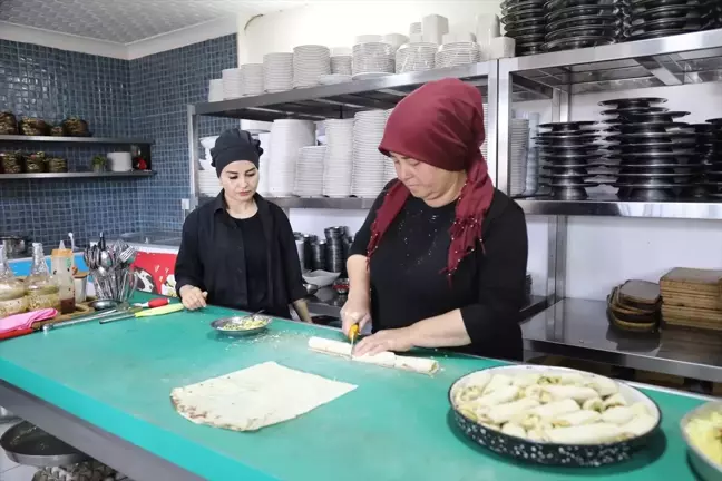 Ankara'da Yöresel Lezzetler Sunan İş Yeri Sahibi Kadın, İstihdam Oluşturuyor