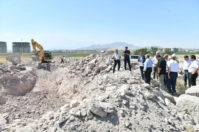 Büyükşehir Belediye Başkanı Memduh Büyükkılıç, KASKİ Genel Müdürlüğü'nün Kanalizasyon Altyapı Çalışmalarını İnceledi