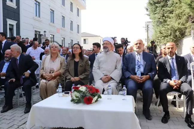 Diyanet İşleri Başkanı Ali Erbaş, gençlere ahiret bilinci kazandırmanın önemini vurguladı