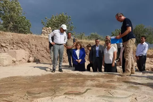 Gaziantep Valisi ve Büyükşehir Belediye Başkanı Dülük Antik Kenti'nde İncelemede Bulundu