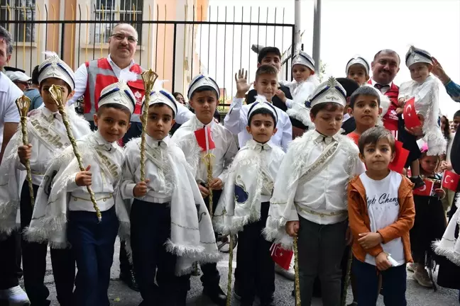 Bursa'da Söğüt Ertuğrul Gazi'yi Anma ve Yörük Şenlikleri kapsamında sünnet şöleni düzenlendi