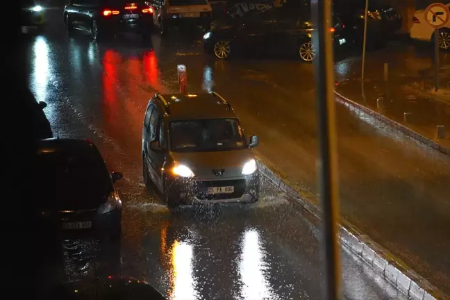 Erzurum'da sağanak, hayatı olumsuz etkiledi