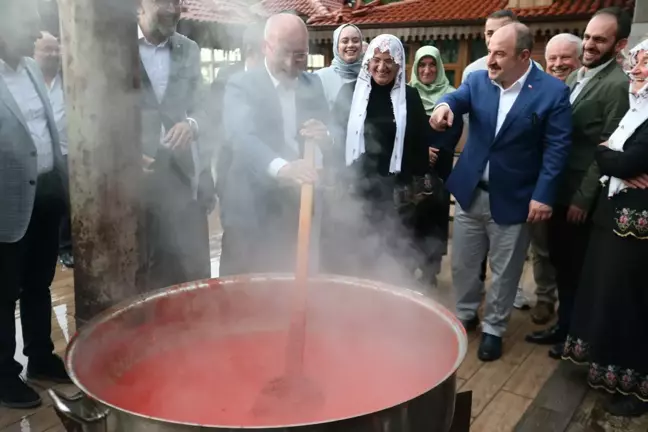 Mustafa Varank, Bursa'da Kadınlarla Salça Kaynattı