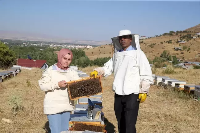 Muş'ta Arıcılık Yapan Baba ve Kızı Devlet Desteğiyle Üretimlerini Artırıyor