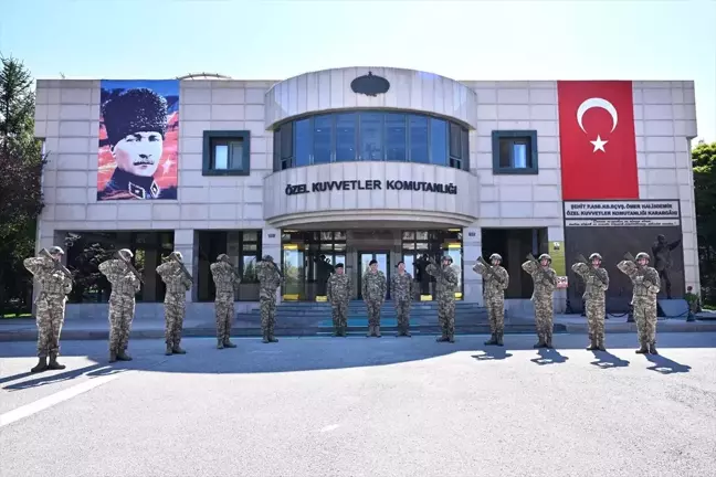 Genelkurmay Başkanı Orgeneral Metin Gürak, Özel Kuvvetler İhtisas Kursu Açılış Töreni'ne katıldı