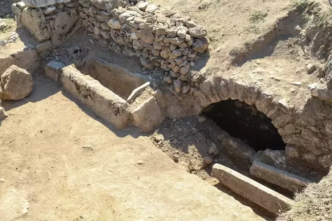 Uşak'taki Sebaste Antik Kenti'nde Orta Bizans Dönemi'ne ait 9 mezar bulundu