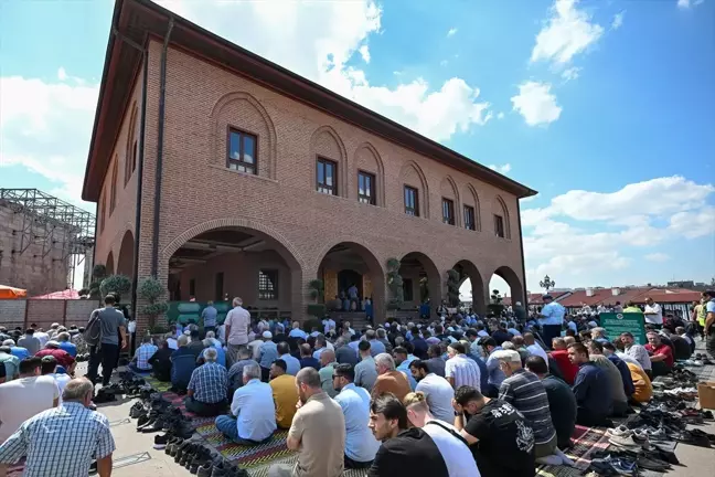 Hacı Bayram Veli Camisi'nde Ayşenur Ezgi Eygi için gıyabi cenaze namazı kılındı