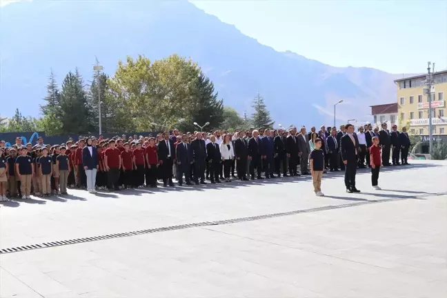 Hakkari'de İlköğretim Haftası Törenle Kutlandı