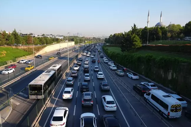 İstanbul'da Sabah Saatlerinde Trafik Yoğunluğu