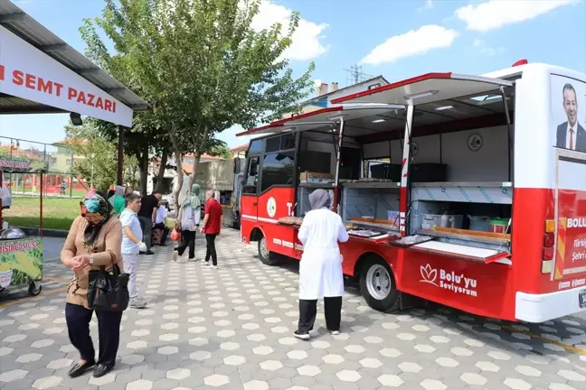 Bolu Belediyesi Mevlit Kandili'nde Helva Dağıttı