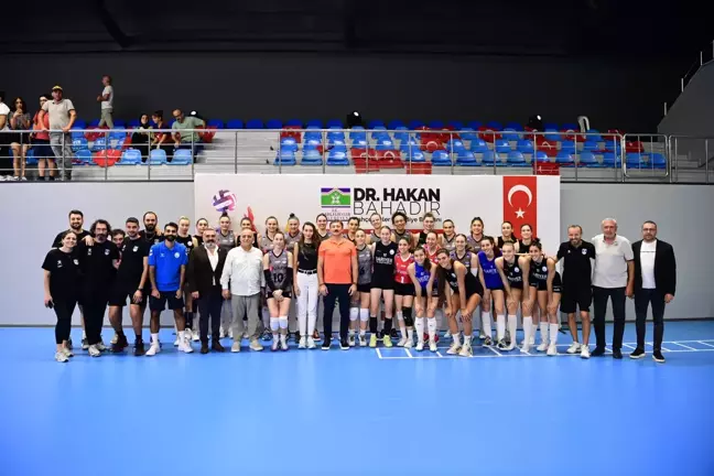 Bahçelievler'de Cumhuriyet Kupası Kadınlar Voleybol Turnuvası Başladı