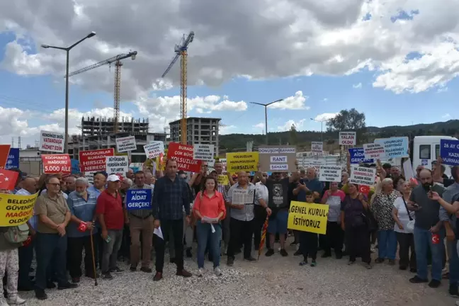 Uzundere'de Kentsel Dönüşüm Mağdurları Yolu Kapattı