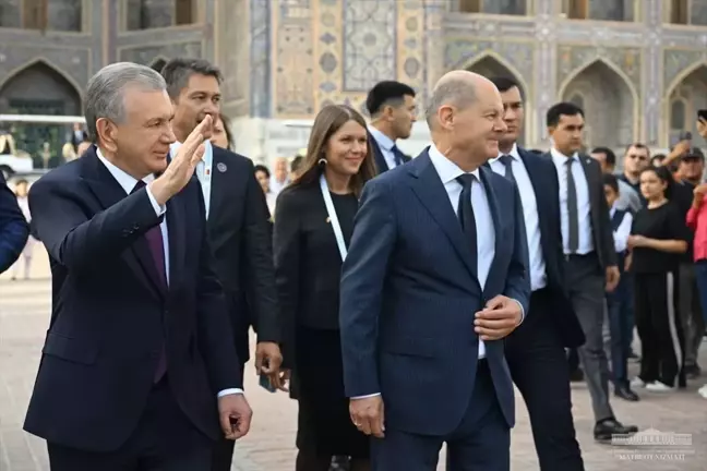 Almanya Başbakanı Scholz, Özbekistan'da Mirziyoyev ile Görüştü