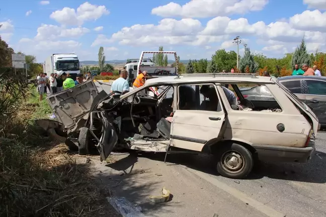 Uşak'ta Trafik Kazası: 1 Ölü, 4 Yaralı