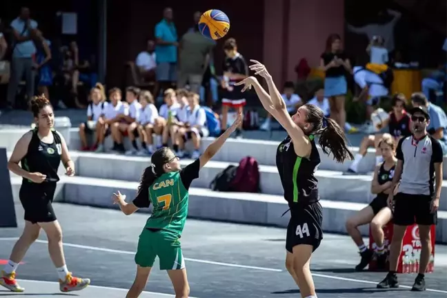 İstanbul'da Basketbol Gelişim Merkezi'nde Minikler Şenliği Düzenlendi