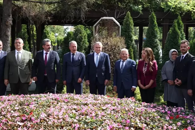 Bakan Bak: Aileler Çocuklarını Spor Tesislerine Getirsin