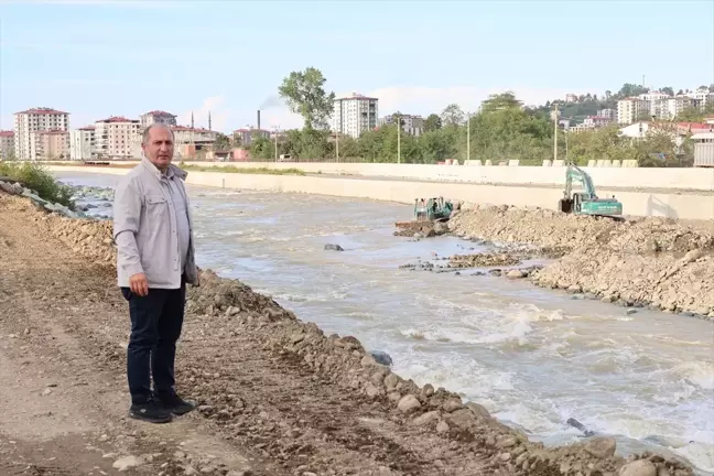 Artvin'de Yağışların Ardından Temizlik ve Yol Yapım Çalışmaları Devam Ediyor