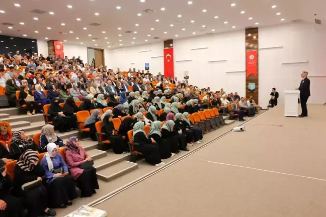 Bayburt'ta 'Peygamberimiz ve Şahsiyet İnşası' Konferansı Düzenlendi