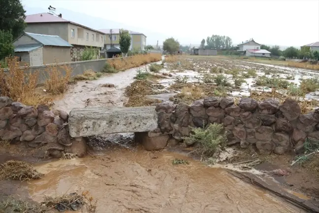 Bitlis'te Sağanak Yağış Heyelana ve Taşkınlara Neden Oldu