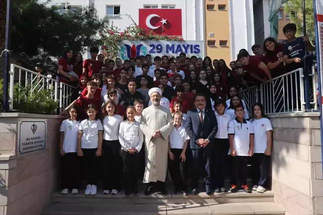 Diyanet İşleri Başkanı Ali Erbaş, İzmir'deki 29 Mayıs Okulları'nı Ziyaret Etti