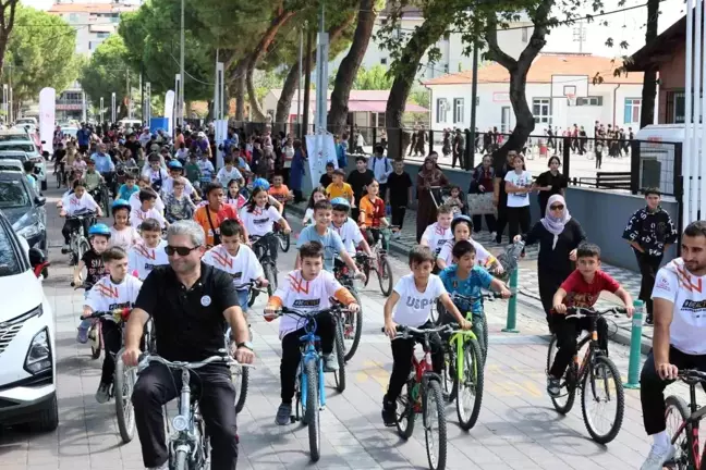 Manisa'da Avrupa Hareketlilik Haftası Kapsamında Bisiklet Turu Düzenlendi