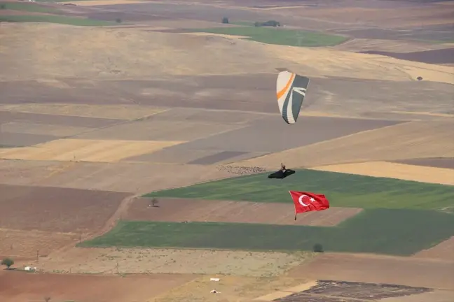 Gaziantep'te Yamaç Paraşütü Festivali Devam Ediyor