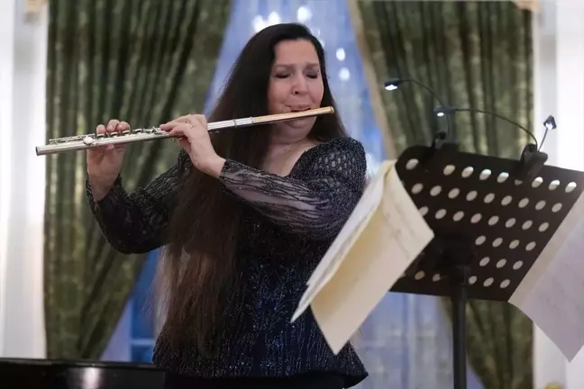 Şefika Kutluer, 'BraVo Uluslararası Müzik Ödülü'nü kutladı