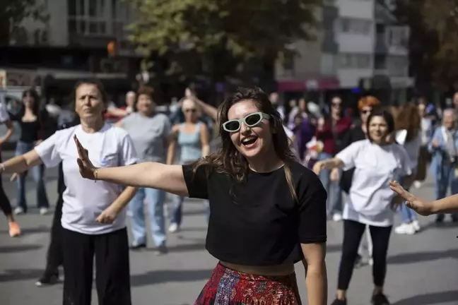 Ankara'da 'Otomobilsiz Pazar Günü' Etkinliği Düzenlendi