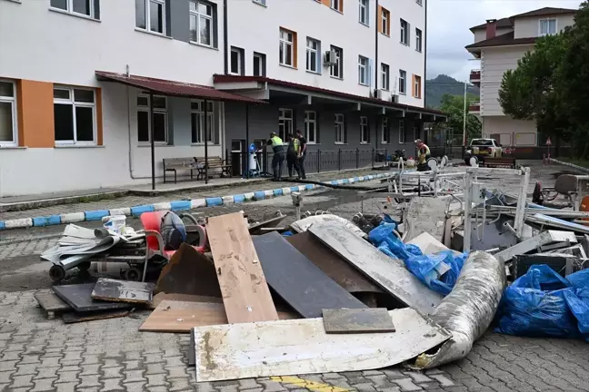 Araklı Devlet Hastanesi'nde Taşkın sonrası Yeniden Yapılanma Çabaları