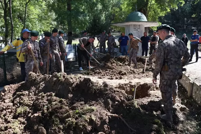 Şehit Polis Memuru Mehmet Erçin'in Mezarları İlçe Merkezine Nakledildi