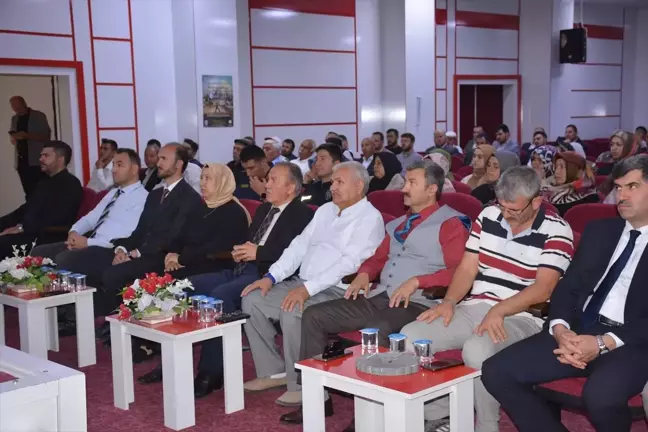 İscehisar'da 'Peygamberimiz ve Şahsiyet İnşası' Konferansı Düzenlendi