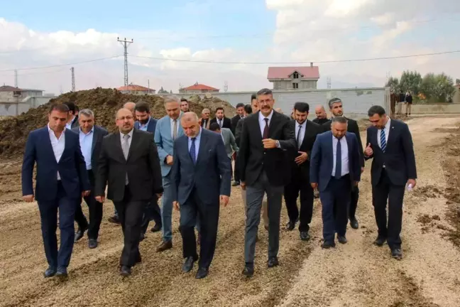 Hakkari Valisi Ali Çelik Yüksekova'da İncelemelerde Bulundu