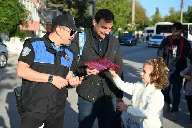 Edirne'de 'Güvenli Eğitim' Uygulaması: Ebeveyn Polisler Görevde