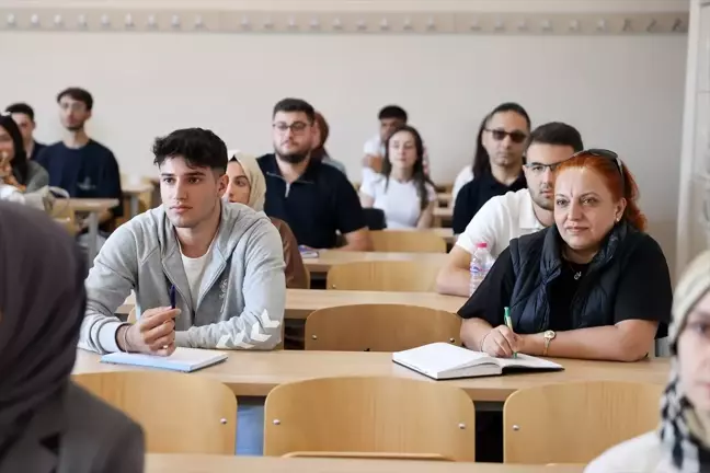 52 Yaşında Yeniden Öğrenci: Aynur Doğan ve Yeğeni Aynı Bölümü Kazandı