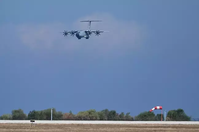 Türkiye'den Lübnan'a İnsani Yardım Uçağı Ulaştı