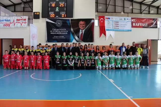 Eynesil'de Çocuklar Arası Voleybol Turnuvası Düzenlendi