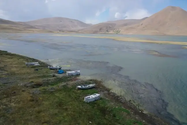 Balık Gölü'nde Suyun Çekilmesi Ekosistemi Tehdit Ediyor