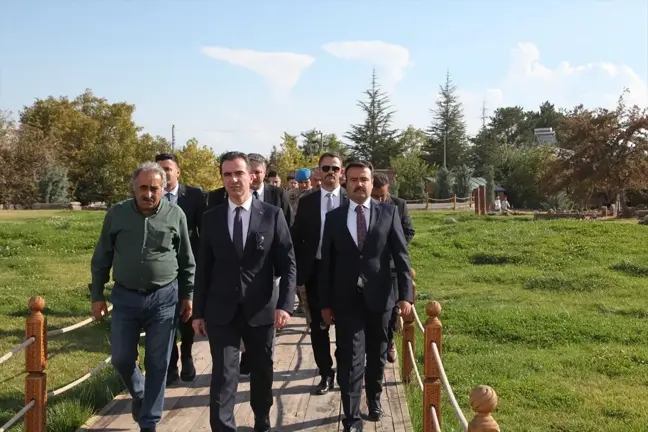 Bitlis Valisi Ahlat'ta Tarihi Ziyaretlerde Bulundu