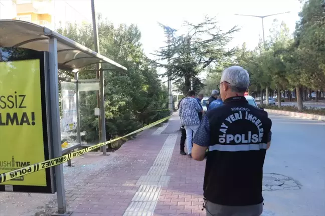 Burdur'da Otobüs Durağındaki Silahlı Saldırıda Kadın Yaralandı