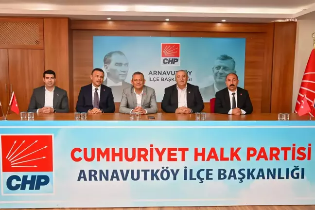 CHP Genel Başkanı Özgür Özel, Arnavutköy İlçe Başkanlığını Ziyaret Etti