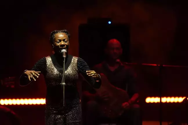 Buika, Türkiye Turnesinin Son Konserini İzmir'de Verdi