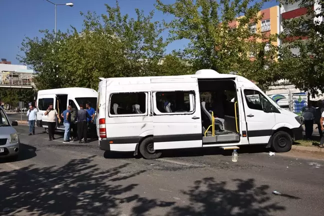 Siverek'te Minibüs ve Otomobil Çarpıştı: 7 Yaralı