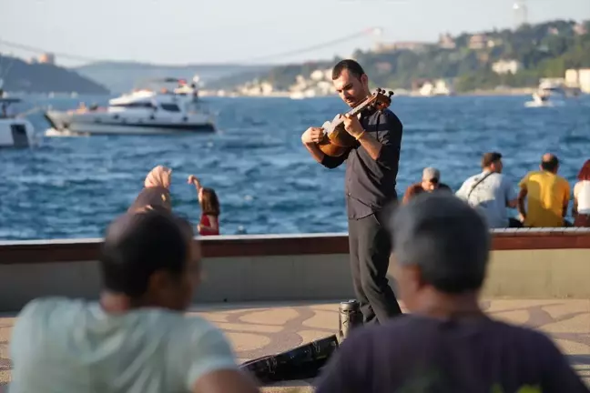 Azerbaycanlı Müzisyen Tarlan İskandarov, İstanbul'da Sanatını Tanıtıyor