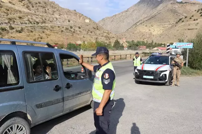 Hakkari'de Trafik Denetimleri Sürüyor