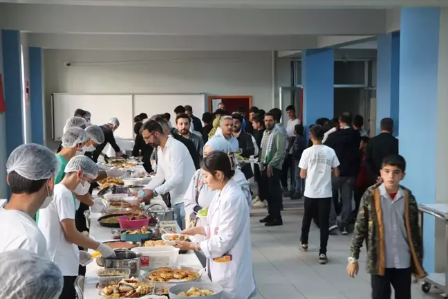 Karlıova'da Filistinlilere Destek İçin Kermes Düzenlendi